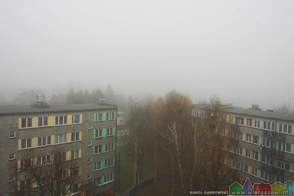 Wieruszów we mgle - widok na osiedle Waryńskiego