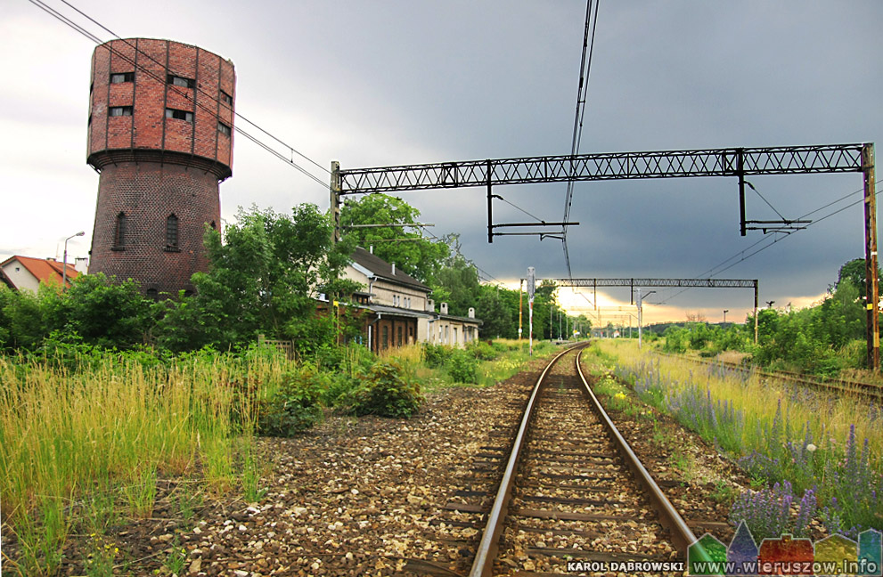 Wieża ciśnień i tory kolejowe w Wieruszowie - Podzamczu