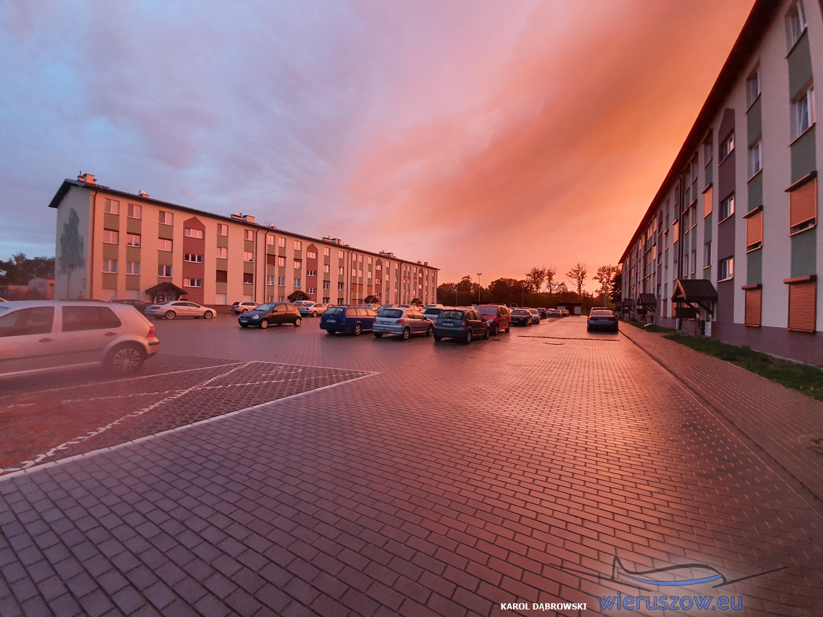 Zachód słońca na osiedlu przy ulicy nowej w Wieruszowie