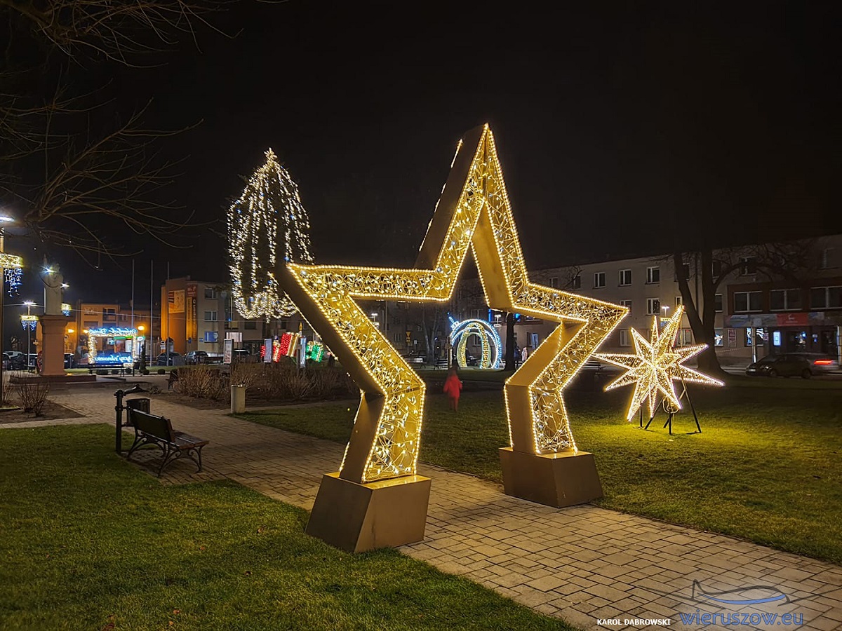 Dekoracje świąteczne na wieruszowskim rynku