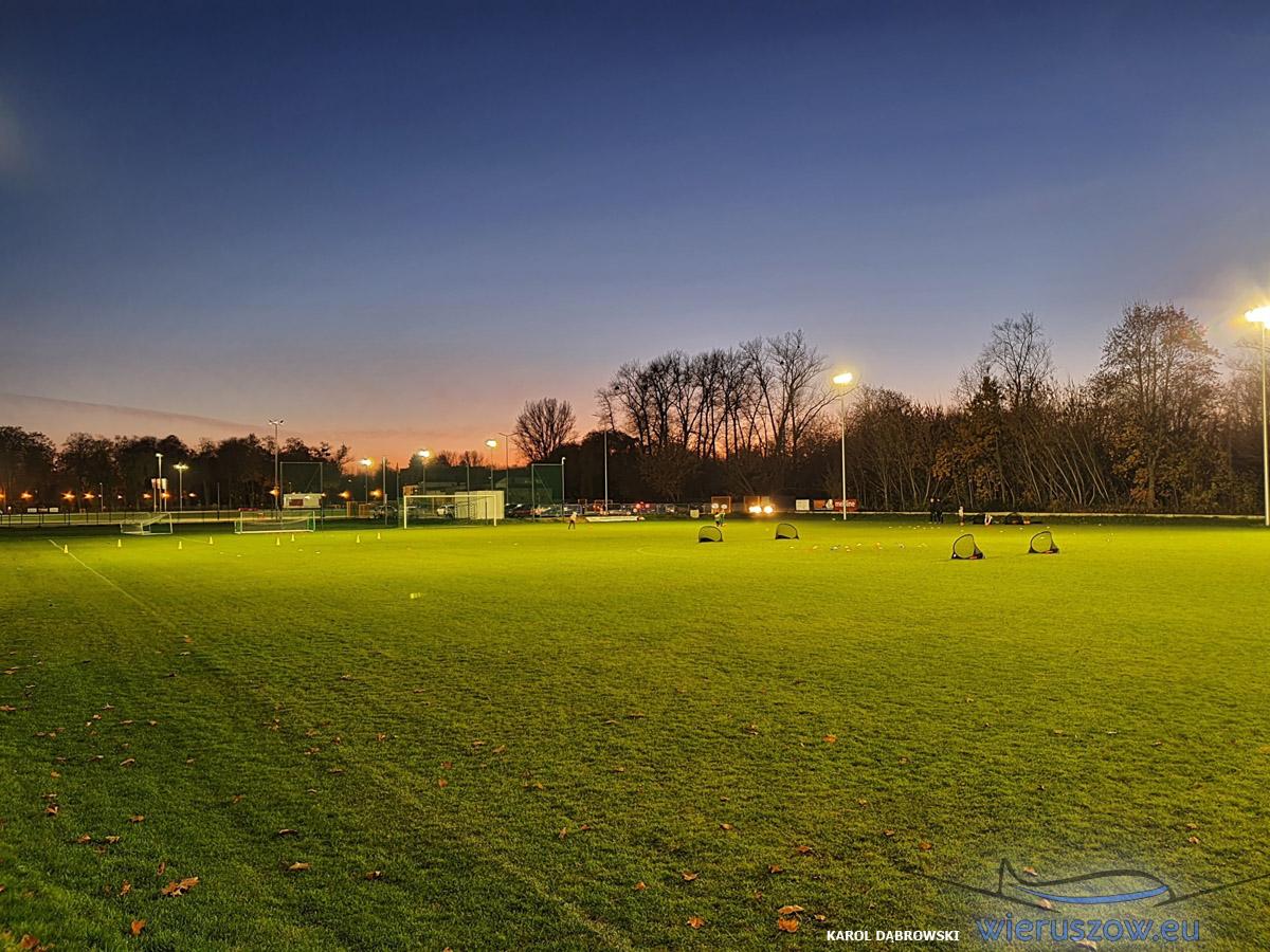 Oświetlone boisko boczne wieruszowski stadion